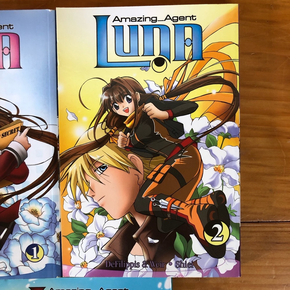 Amazing Agent Luna Manga Volume 1, 2, & 4 Nunzio DeFilippis Christina Weir Shiei - Picture 2 of 9